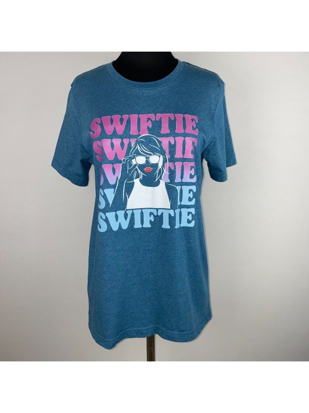 Taylor Swift Swiftie 1989 Themed T-Shirt Tee Size M Concert Colorful Retro Eras
